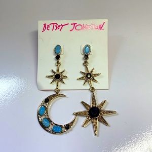 Betsey Johnson mismatch drop earrings